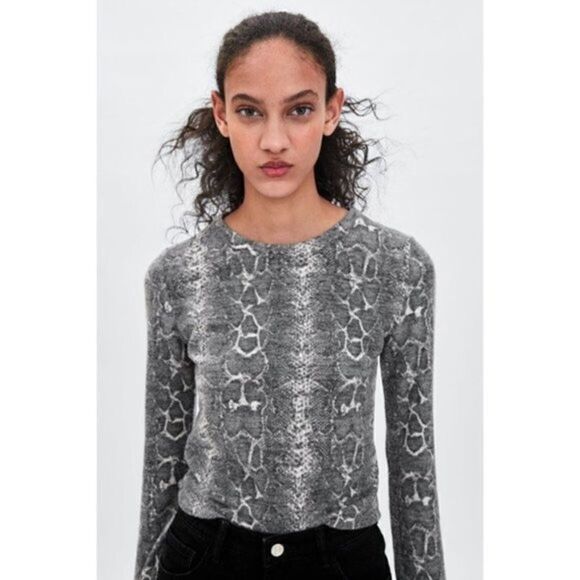 💝(3/$25) zara • soft touch snakeskin crop top long sleeve - Picture 3 of 9